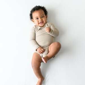 Kyte Baby Long Sleeve Bodysuit in Almond Size 0-3 monthsAlmond / 0-3 months